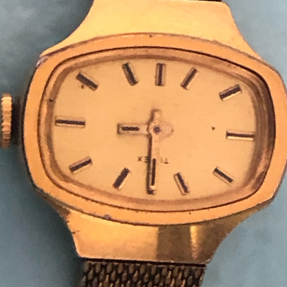 Timex Gold Ring with Vintage Design